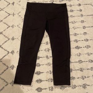 Lululemon size 8 black crops